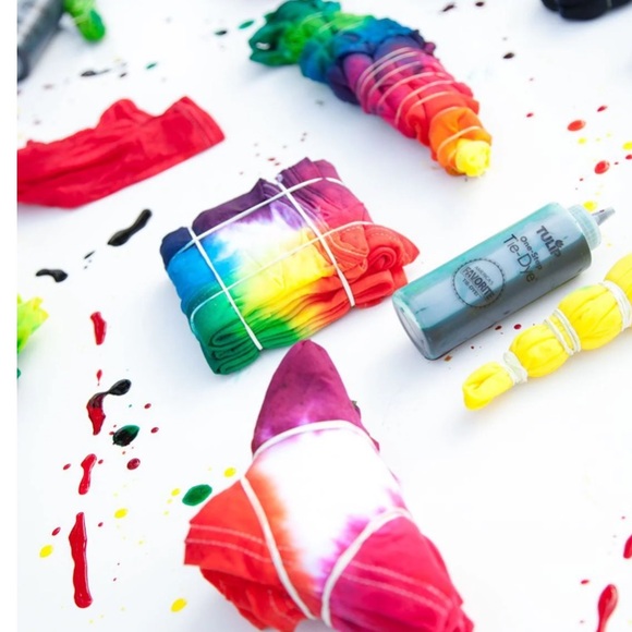 Tulip One Step Tie-Dye Kit - Picture 2 of 3